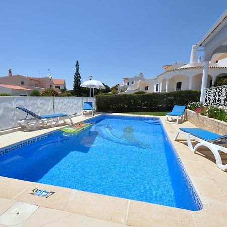 Well-Appointed Villa Is Situated In The Popular Resort Of Vilamoura Quarteira Buitenkant foto