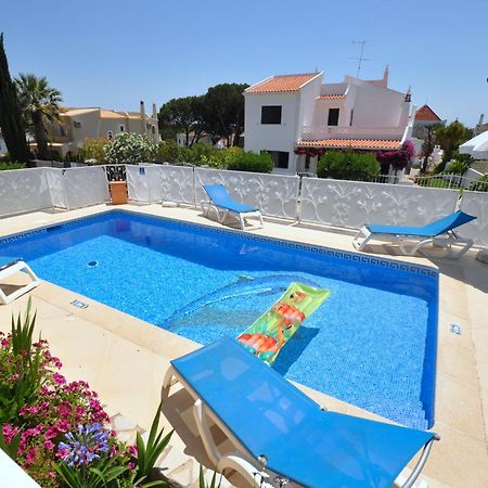 Well-Appointed Villa Is Situated In The Popular Resort Of Vilamoura Quarteira Buitenkant foto