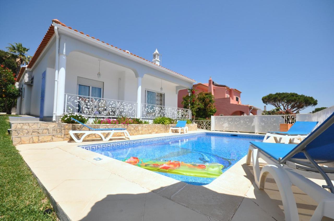 Well-Appointed Villa Is Situated In The Popular Resort Of Vilamoura Quarteira Buitenkant foto