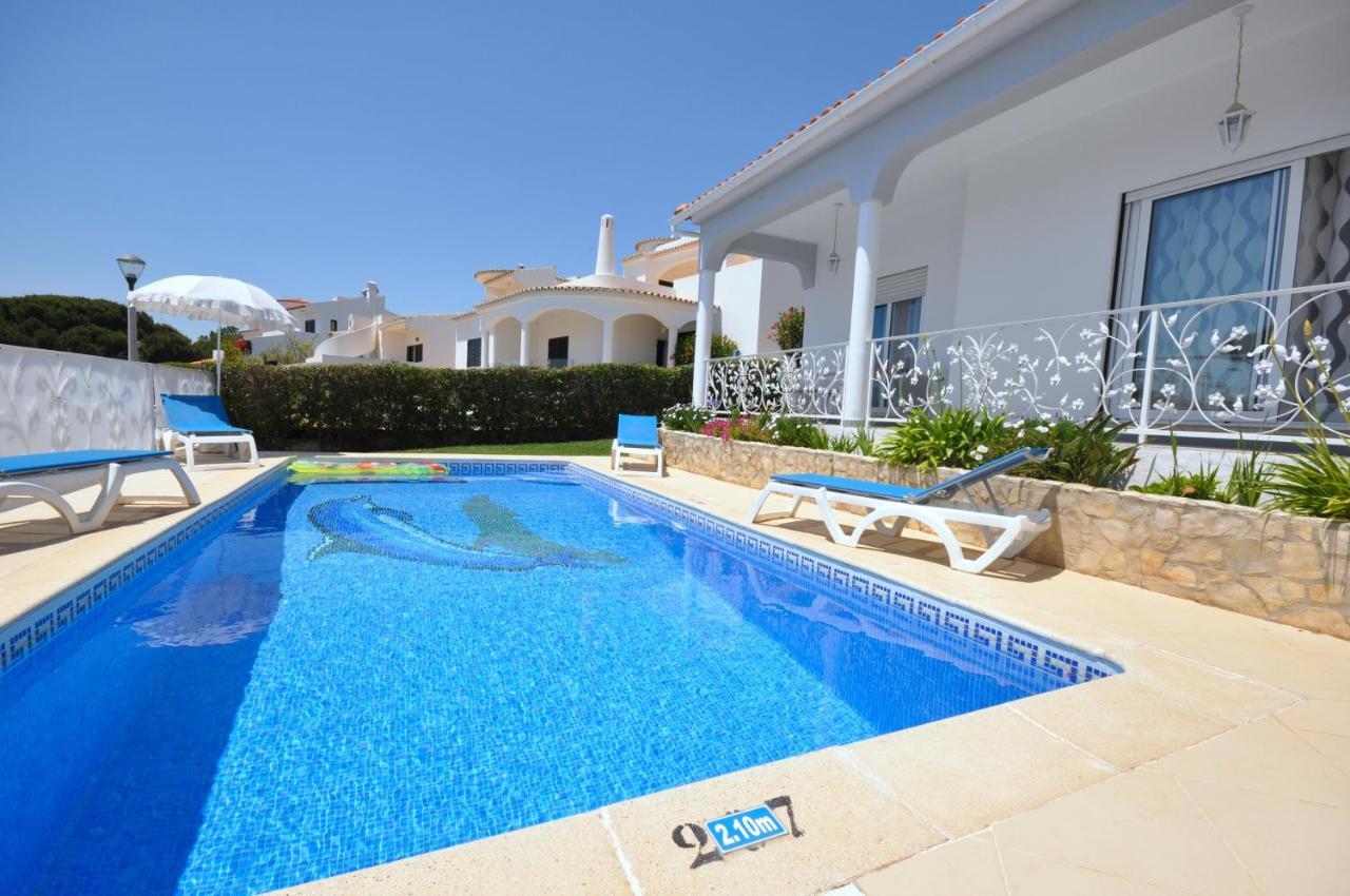 Well-Appointed Villa Is Situated In The Popular Resort Of Vilamoura Quarteira Buitenkant foto