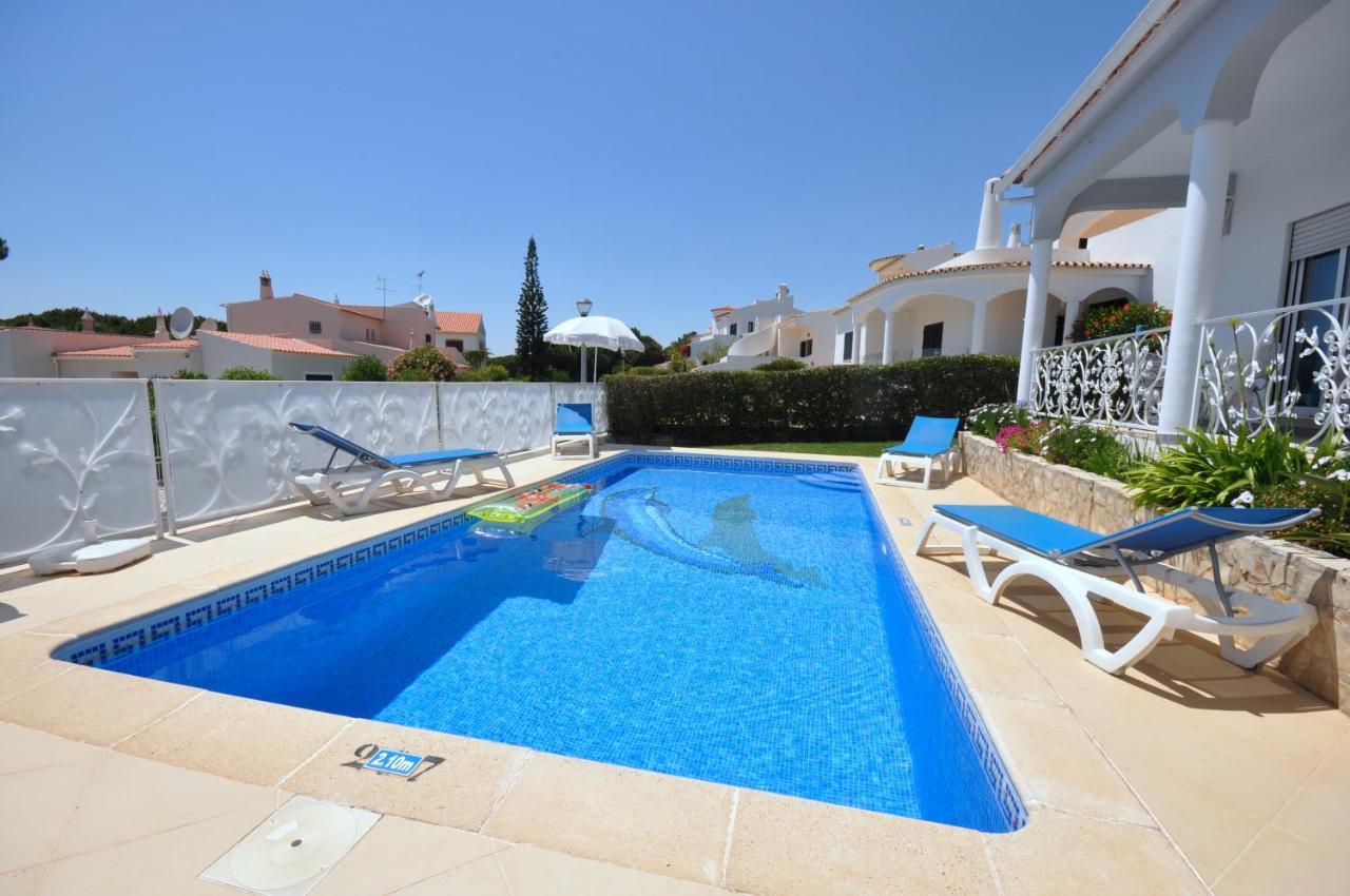 Well-Appointed Villa Is Situated In The Popular Resort Of Vilamoura Quarteira Buitenkant foto