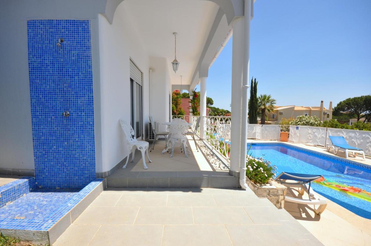 Well-Appointed Villa Is Situated In The Popular Resort Of Vilamoura Quarteira Buitenkant foto