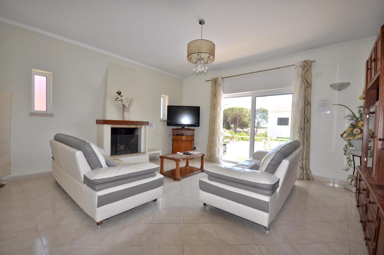 Well-Appointed Villa Is Situated In The Popular Resort Of Vilamoura Quarteira Buitenkant foto