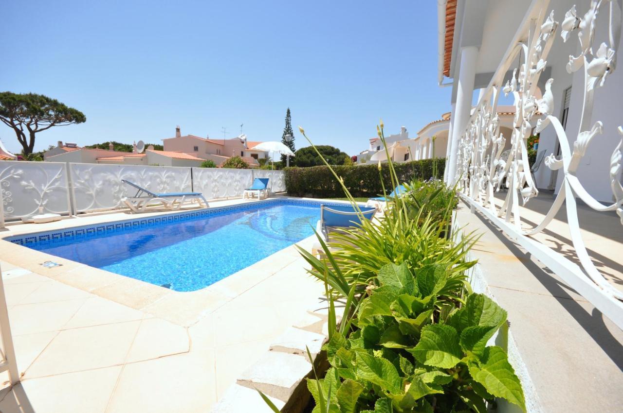 Well-Appointed Villa Is Situated In The Popular Resort Of Vilamoura Quarteira Buitenkant foto