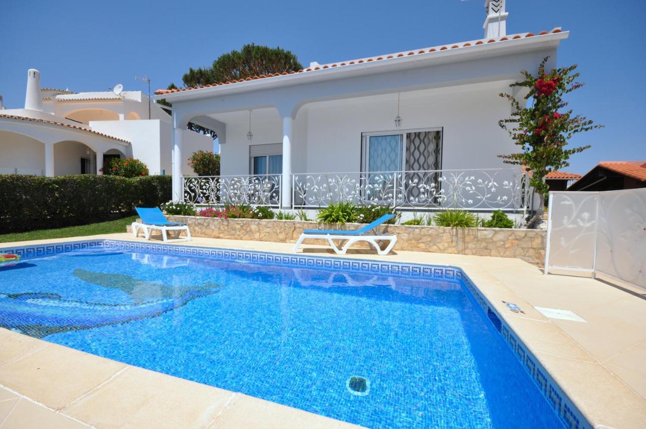 Well-Appointed Villa Is Situated In The Popular Resort Of Vilamoura Quarteira Buitenkant foto