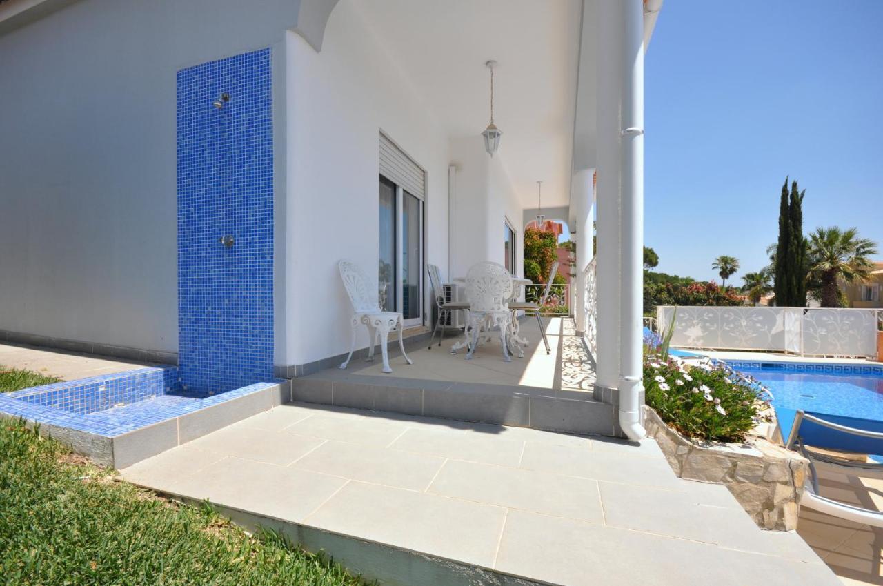 Well-Appointed Villa Is Situated In The Popular Resort Of Vilamoura Quarteira Buitenkant foto