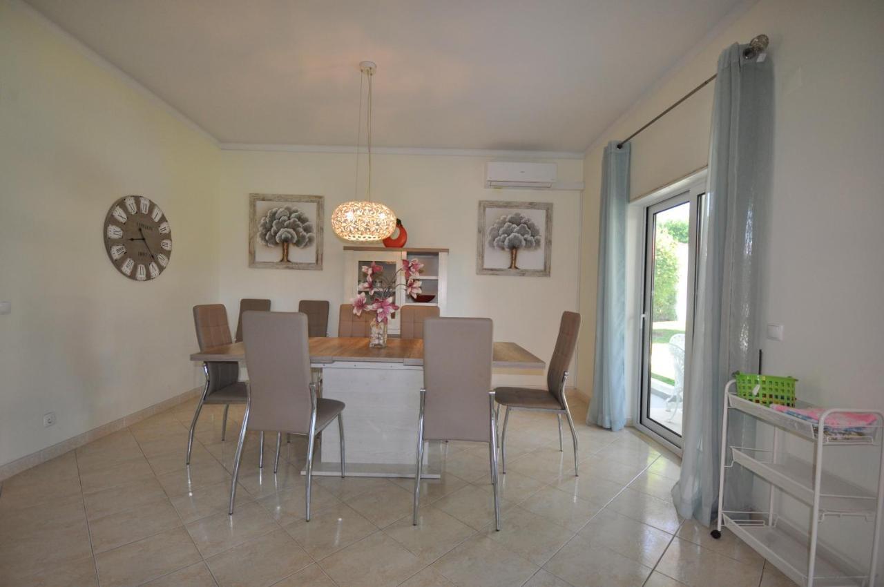 Well-Appointed Villa Is Situated In The Popular Resort Of Vilamoura Quarteira Buitenkant foto