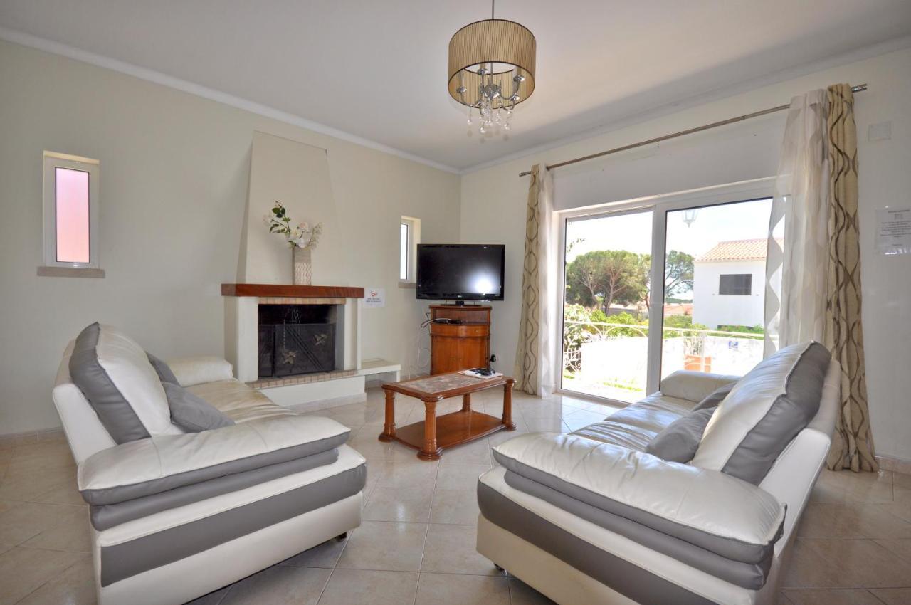 Well-Appointed Villa Is Situated In The Popular Resort Of Vilamoura Quarteira Buitenkant foto