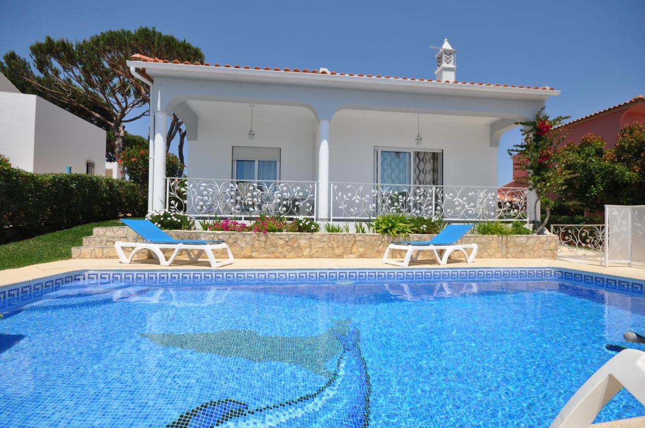 Well-Appointed Villa Is Situated In The Popular Resort Of Vilamoura Quarteira Buitenkant foto