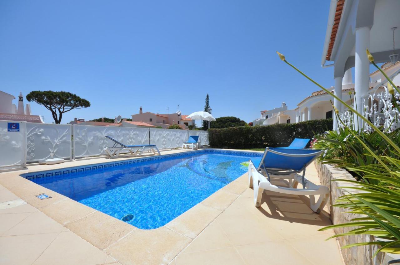 Well-Appointed Villa Is Situated In The Popular Resort Of Vilamoura Quarteira Buitenkant foto